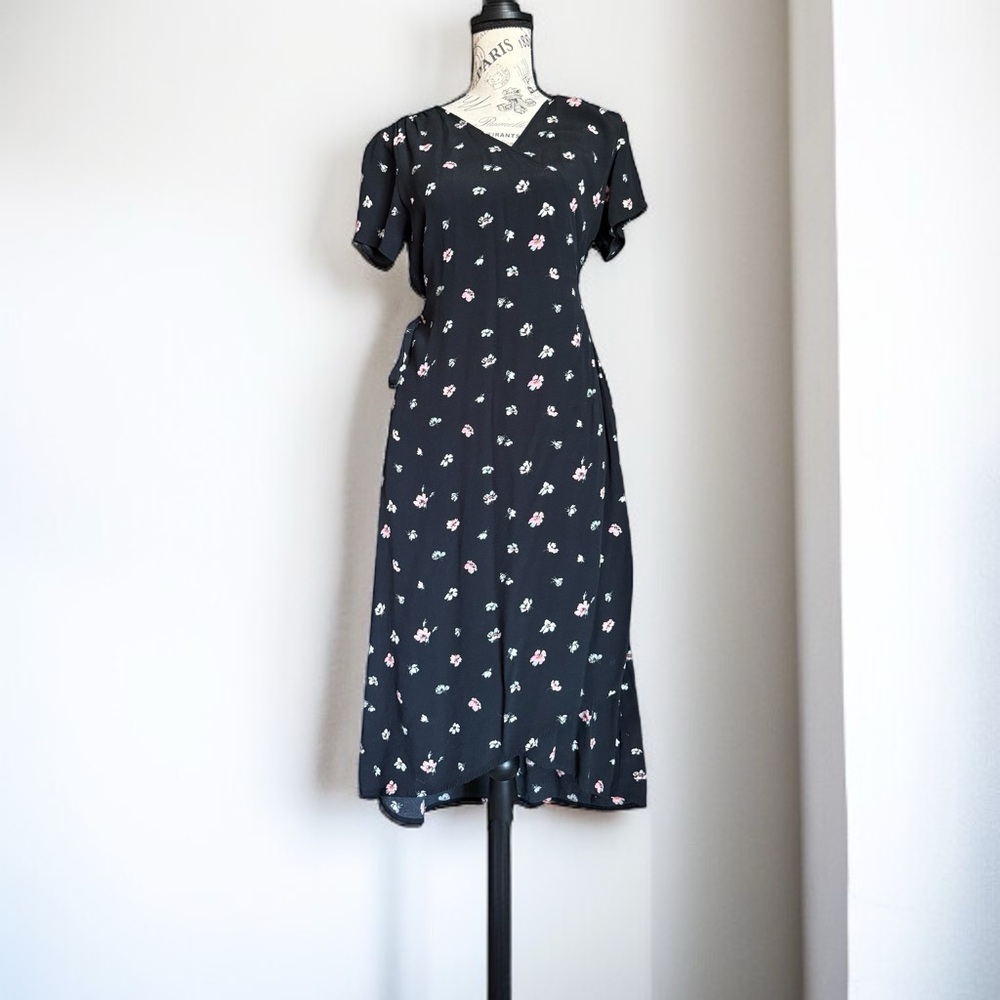 🍓4 for $25  🌸 GAP Black Floral Midi Dress – Size Small – Gently Worn 🌸